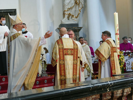 Diakonenweihe im Fuldaer Dom (Foto: Karl-Franz Thiede)